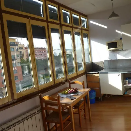 Riverside A Апартаменты Жирона